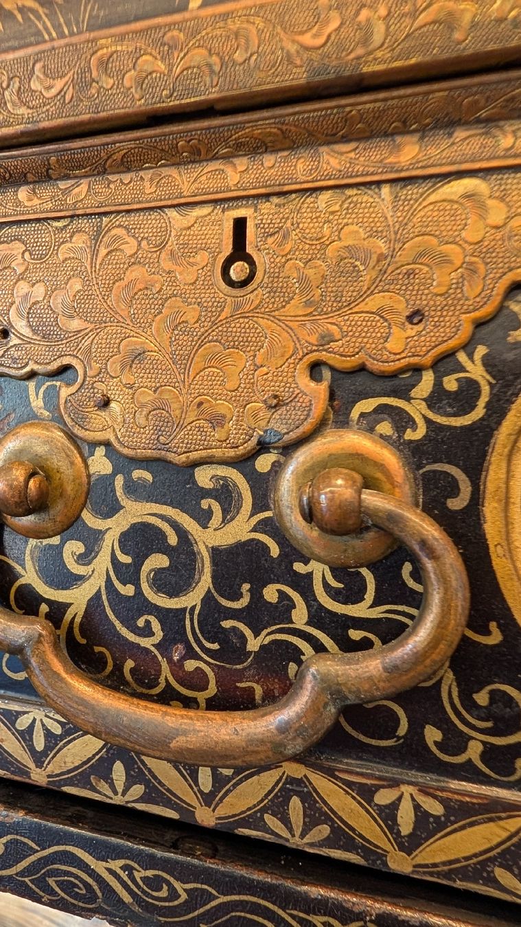 Tische: Table basse asiatique ancienne laquée noire et or – Gebraucht aus La Place (Ayent) von s4c4 6