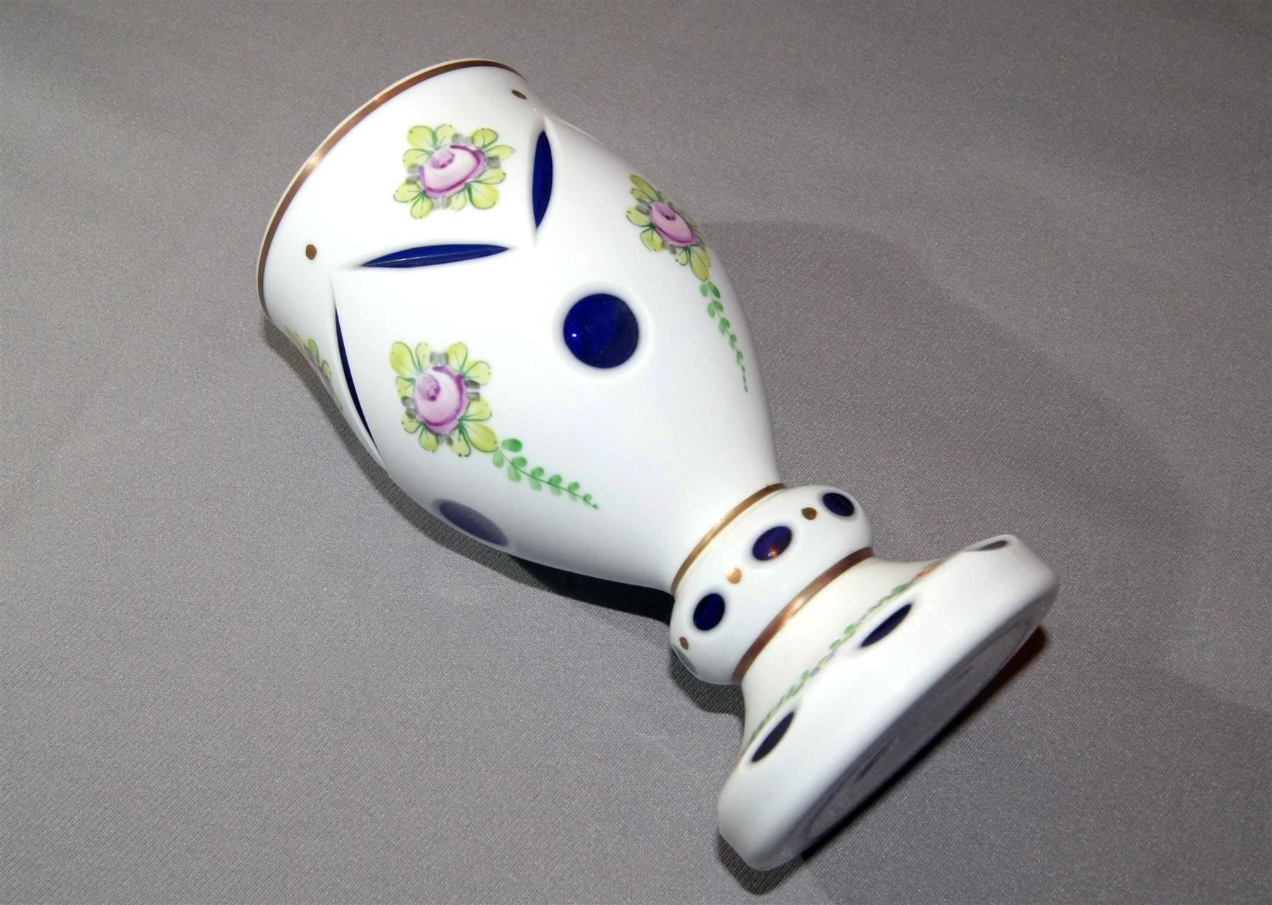 Verres: Prunk-Kelch oder Vase aus Überfangglas weiss/blau – D'occasion à Geroldswil par ARTEFACTO 5