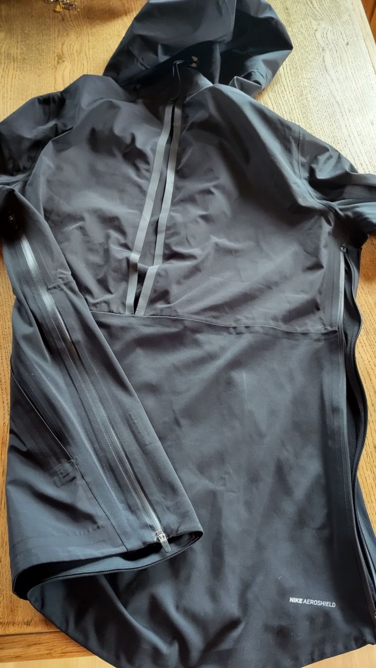 Nike Giacche: Nike Aeroshield Frauenjacke – Nuovo (secondo la descrizione) da Cumbel venduto da anj_b8wj 4