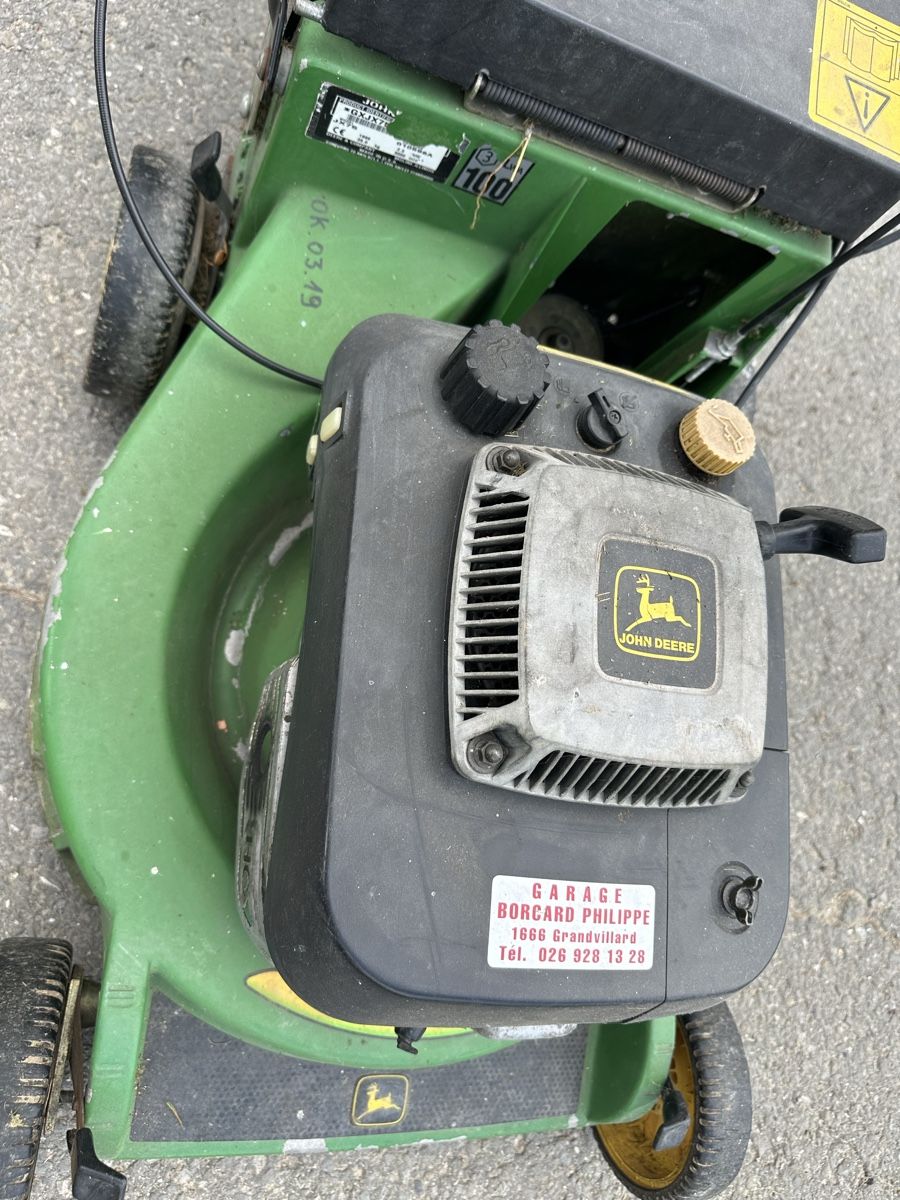 John Deere Tagliaerba: Tondeuse à gazon – Usato da St-Martin FR venduto da kil_8q8l 1