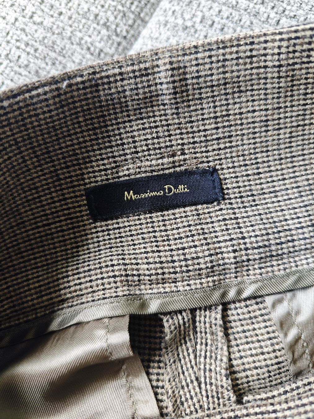 Massimo Dutti Pantaloni: Massimo Dutti Wool Blend Trousers - Size 38 – Usato da Zürich venduto da alu_dzr7 2