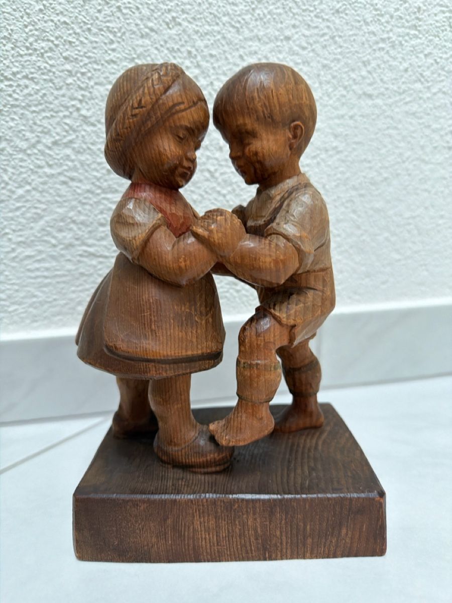 Statuette: Holzfigur geschnitzt, tanzende Kinder. – Usato da Biberist venduto da Momo33