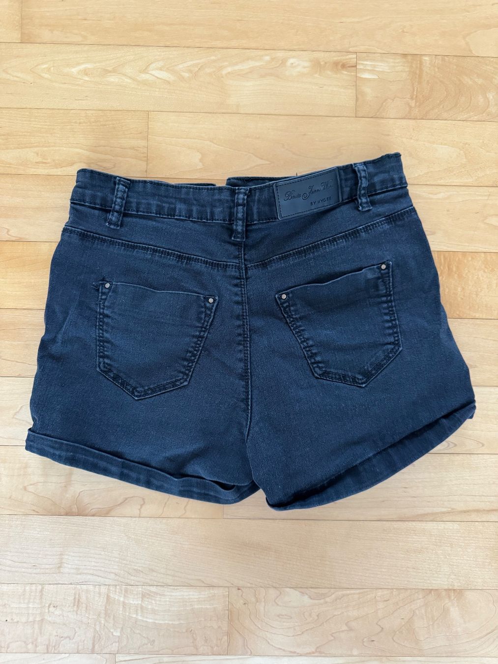 Pantaloni: Schwarze Jeans Shorts – Usato da Urdorf venduto da roses202 1
