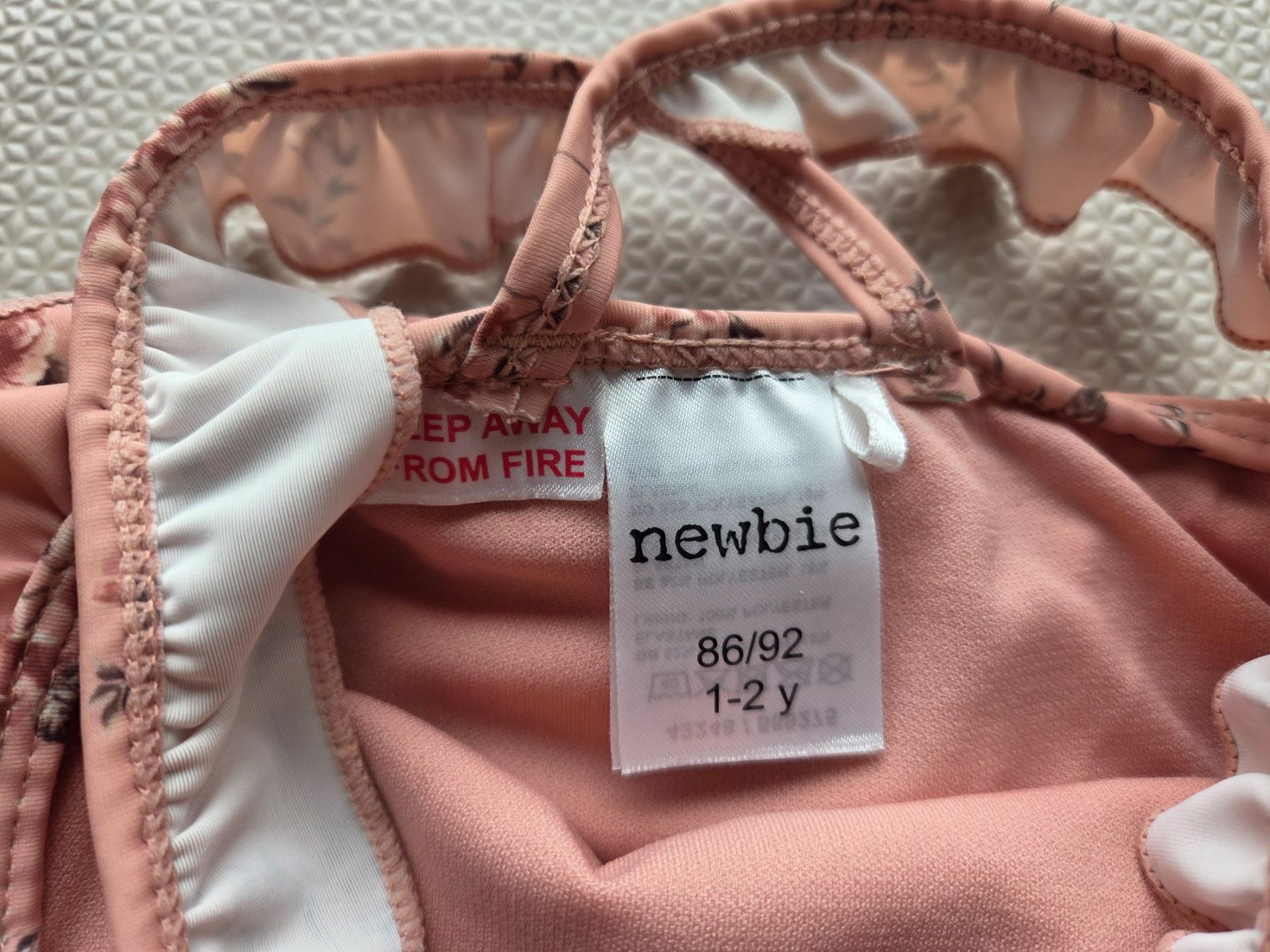 Costumi da bagno & Bikini: Badekleid von Newbie, 86/92, Couvertversand – Usato da Seftigen venduto da Durham01 1