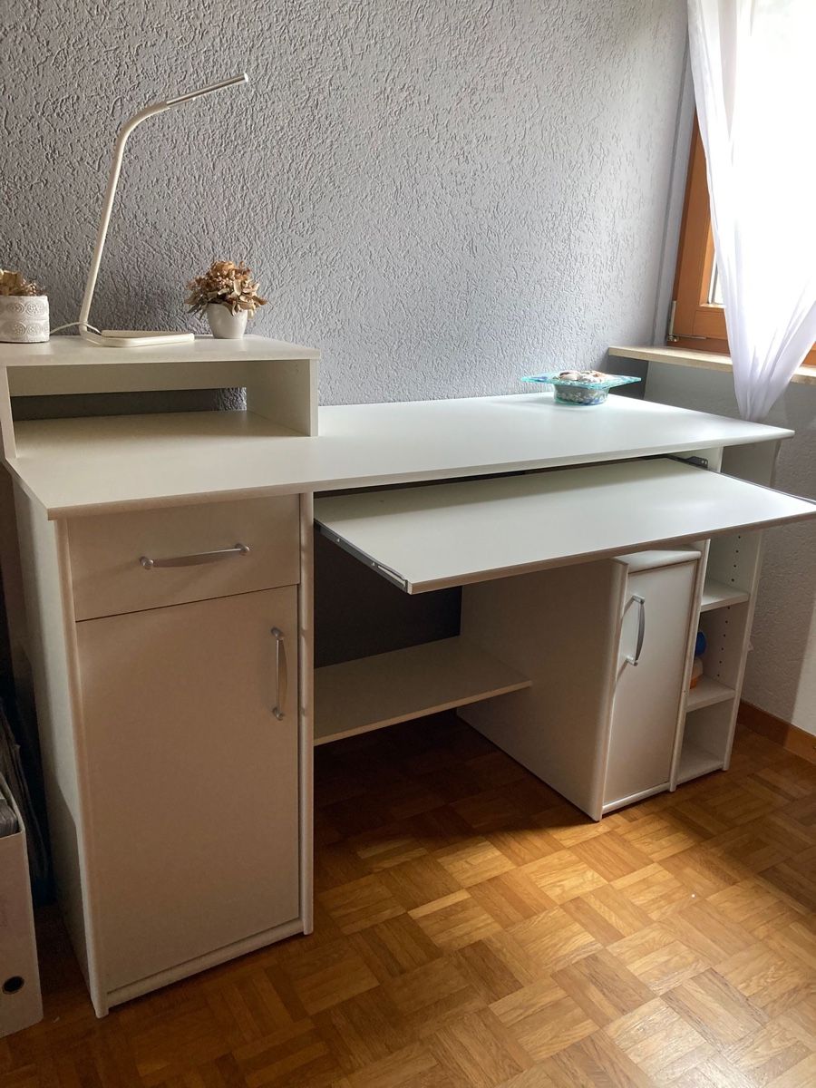 Schreibtische: Pult – Gebraucht aus Lommiswil von gbmabur