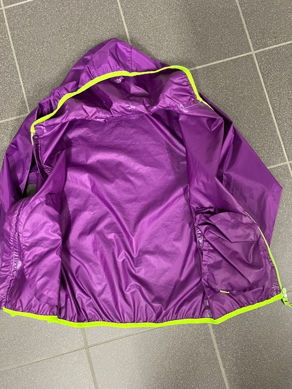 Decathlon Jacken & Mäntel: Regenjacke gr.1152-158 decathlon – Gebraucht aus Bever von  1