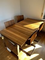 Esstisch Nussbaumfurnier mit 4 Team 7 Freischwinger