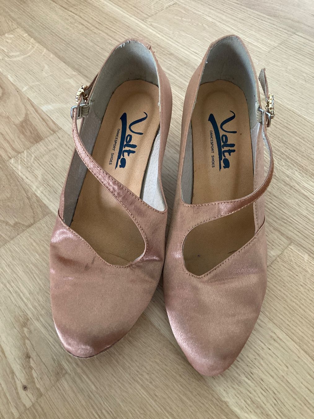 Scarpe da donna: Chaussures de danse Volta, taille 38, couleur chair – Usato da Pully venduto da jul_5sqm