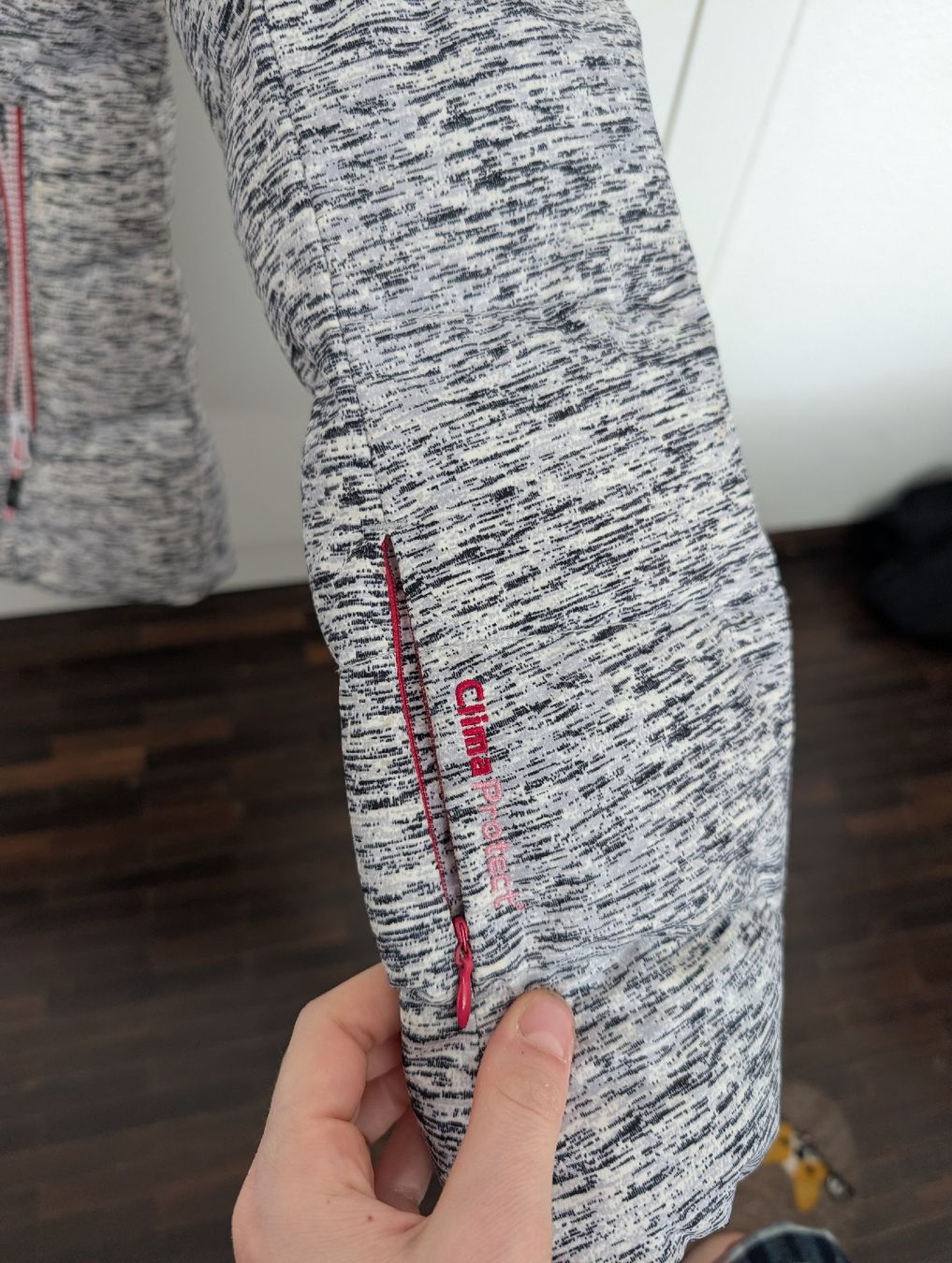 CMP Giacche: CMP grey white and pink ski jacket XS – Usato da Horgen venduto da nfo_8dpy 2