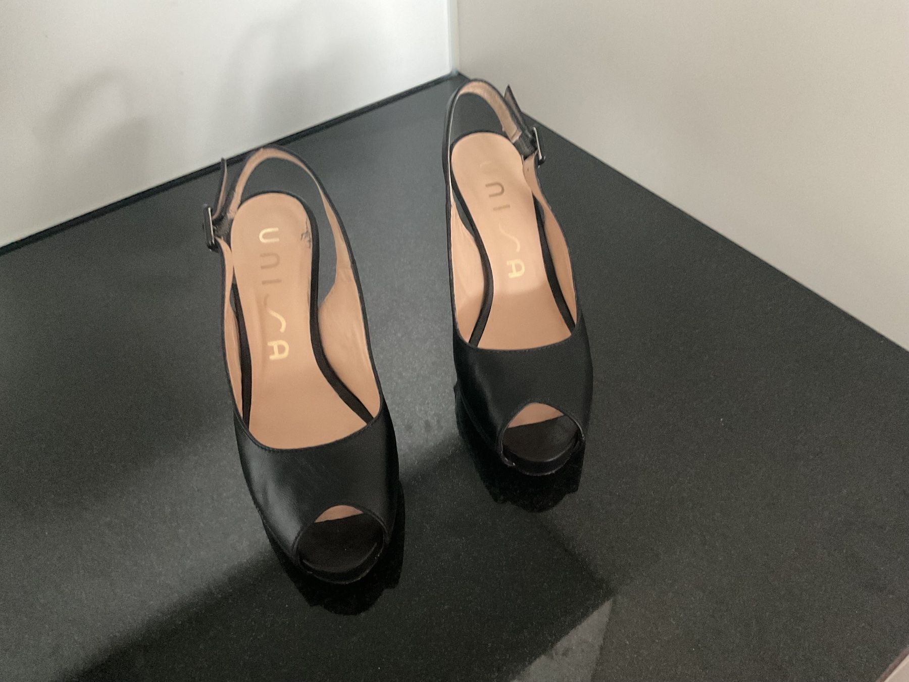 Unisa Scarpe da donna: Unisa Sandalen mit Absatz – Usato da Dübendorf venduto da Mittwoch.2023