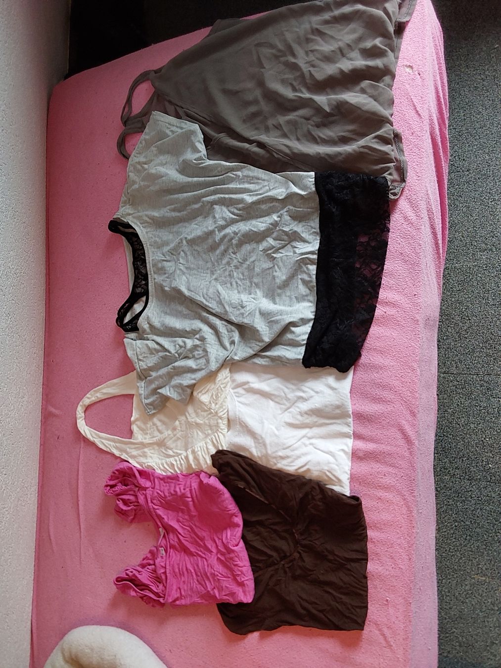 Lotti di vestiti: Buntes grosses Kleiderpaket  M – Usato da Döttingen venduto da Verkauf