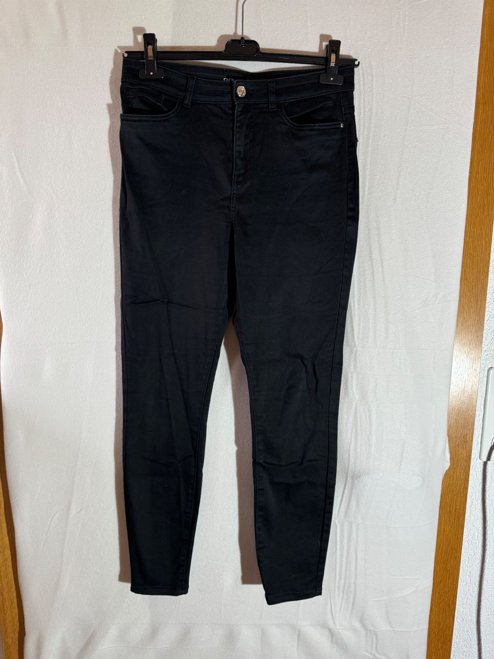 Orsay Pantaloni: Schwarze Hose von Orsay Gr. 38 – Usato da Grosswangen venduto da second_hand_dress