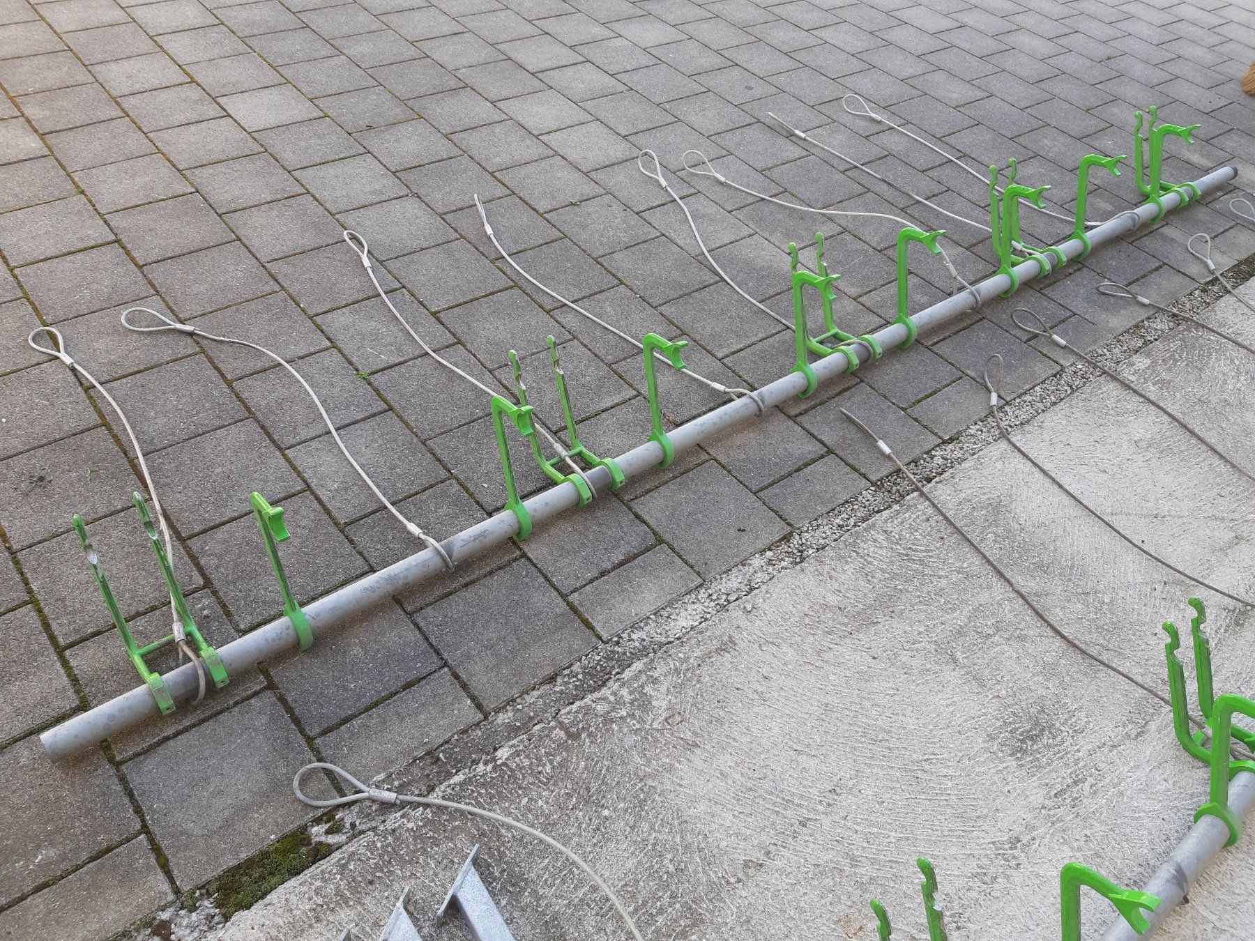 Supporti per biciclette: Velorechen Veloaufhängung velopa, 2 x 9 Plätze, 762cm – Usato da Volketswil venduto da bauteilverwerter 2