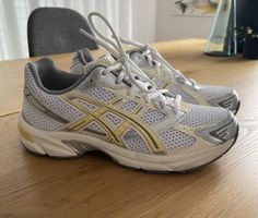 ASICS Laufschuhe Damen Gr. 37 Weiss/Gold Top Zustand