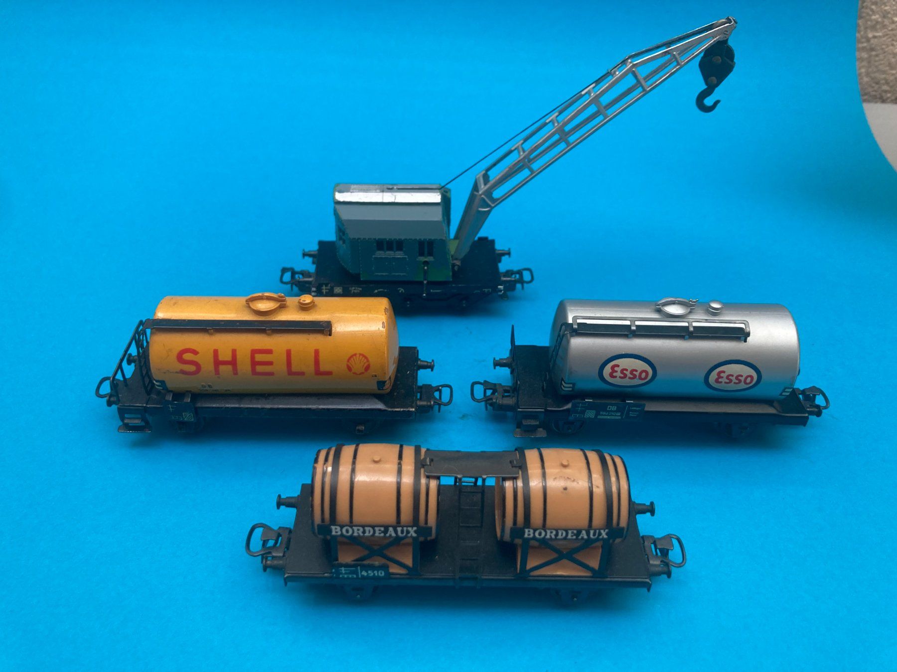 Märklin Modellini di ferrovie: Märklin, Waggons: Shell, Esso, Bordeaux, Kran – Usato da Basel venduto da tin_yv5x