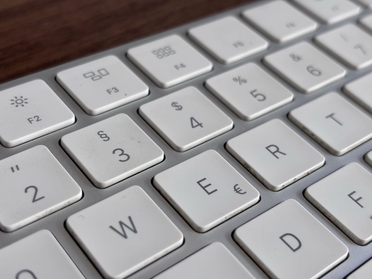 Apple Tastiere: Apple Tastatur CH, kabellos – Usato da Muri AG venduto da qqx 3