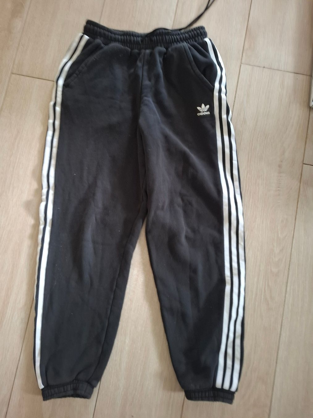 Adidas Pantalons: Adidas Trainingshose schwarz Grösse S – D'occasion à Birmensdorf ZH par M4rwin