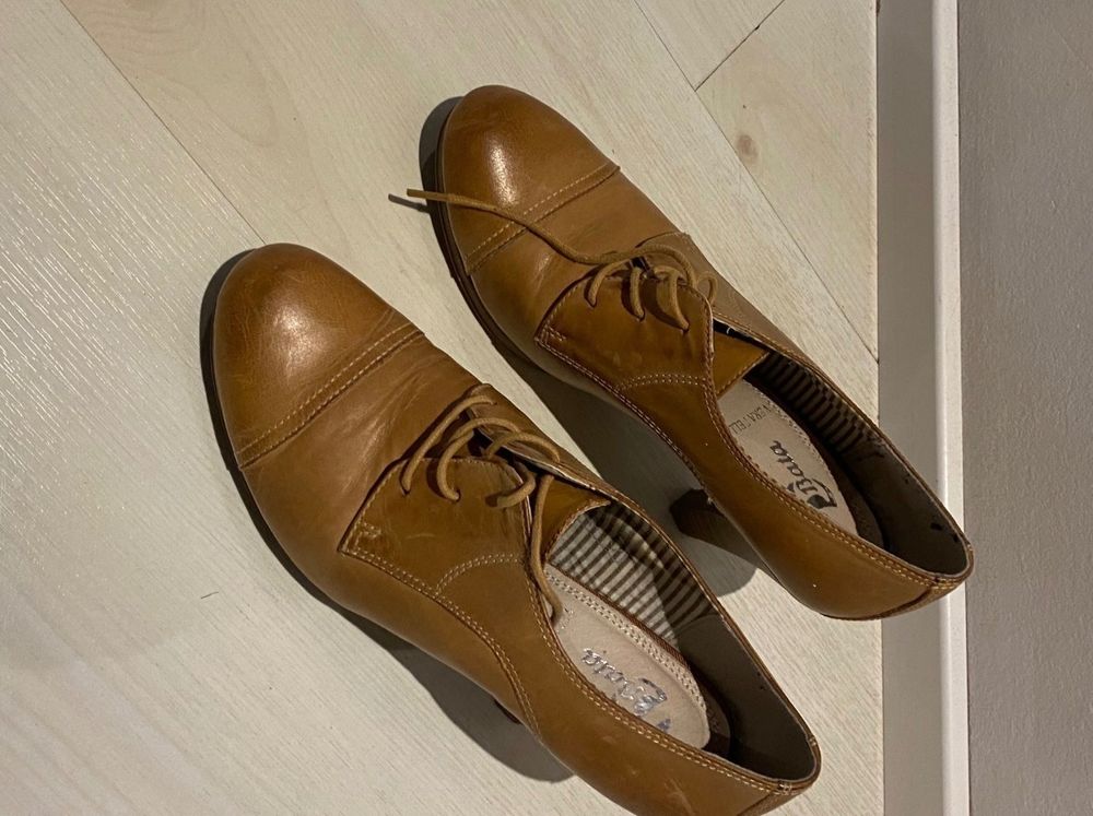 Chaussures femmes: halbschuh gr 38 – D'occasion à Winterthur par EasyRS