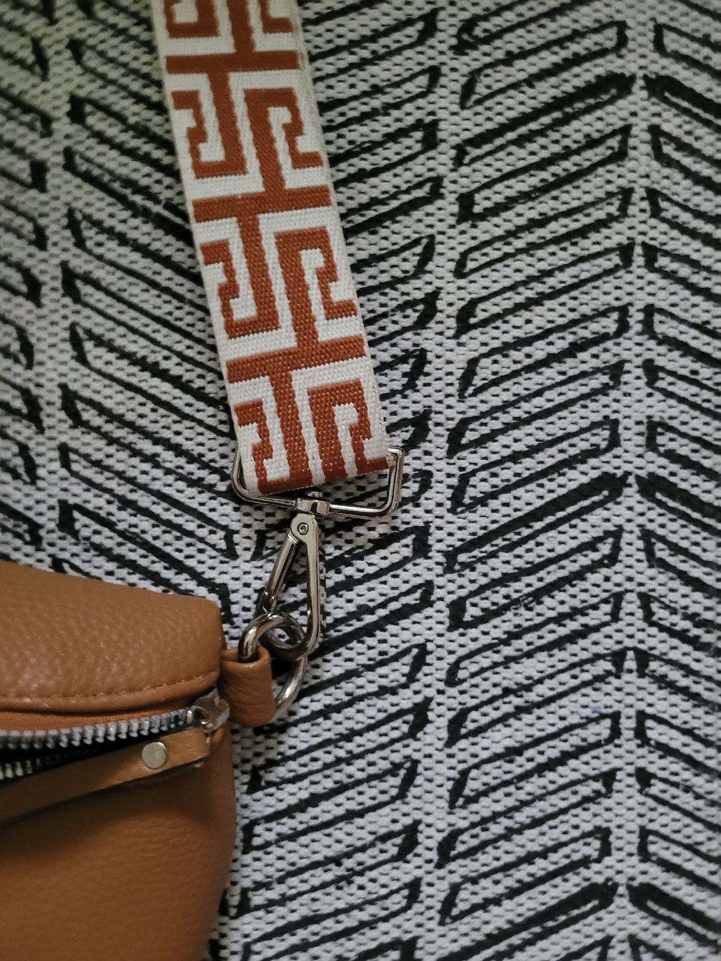 Borse da donna: Trendige Bauchtasche in Cognacbraun mit Mustergurt – Nuovo (secondo la descrizione) da Büren NW venduto da nie_k6382 4