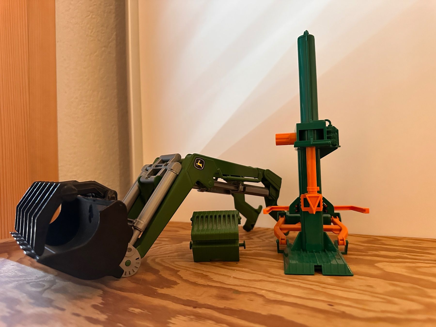 Bruder Giocattoli: Bruder John Deere mit Frontlader und Holzspalter – Usato da Hasliberg-Reuti venduto da Migi79 6
