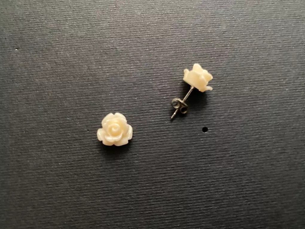 Orecchini pendenti & Orecchini a lobo: Ohrstecker Rose hellgelb – Usato da Rumisberg venduto da Simba97 1