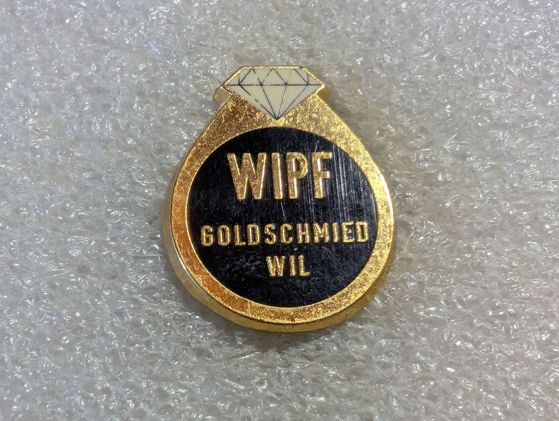 Placchette & Badge: Ansteckpin 105: Wipf Goldschmid Wil – Usato da Oppligen venduto da Pin-Fall-Shop