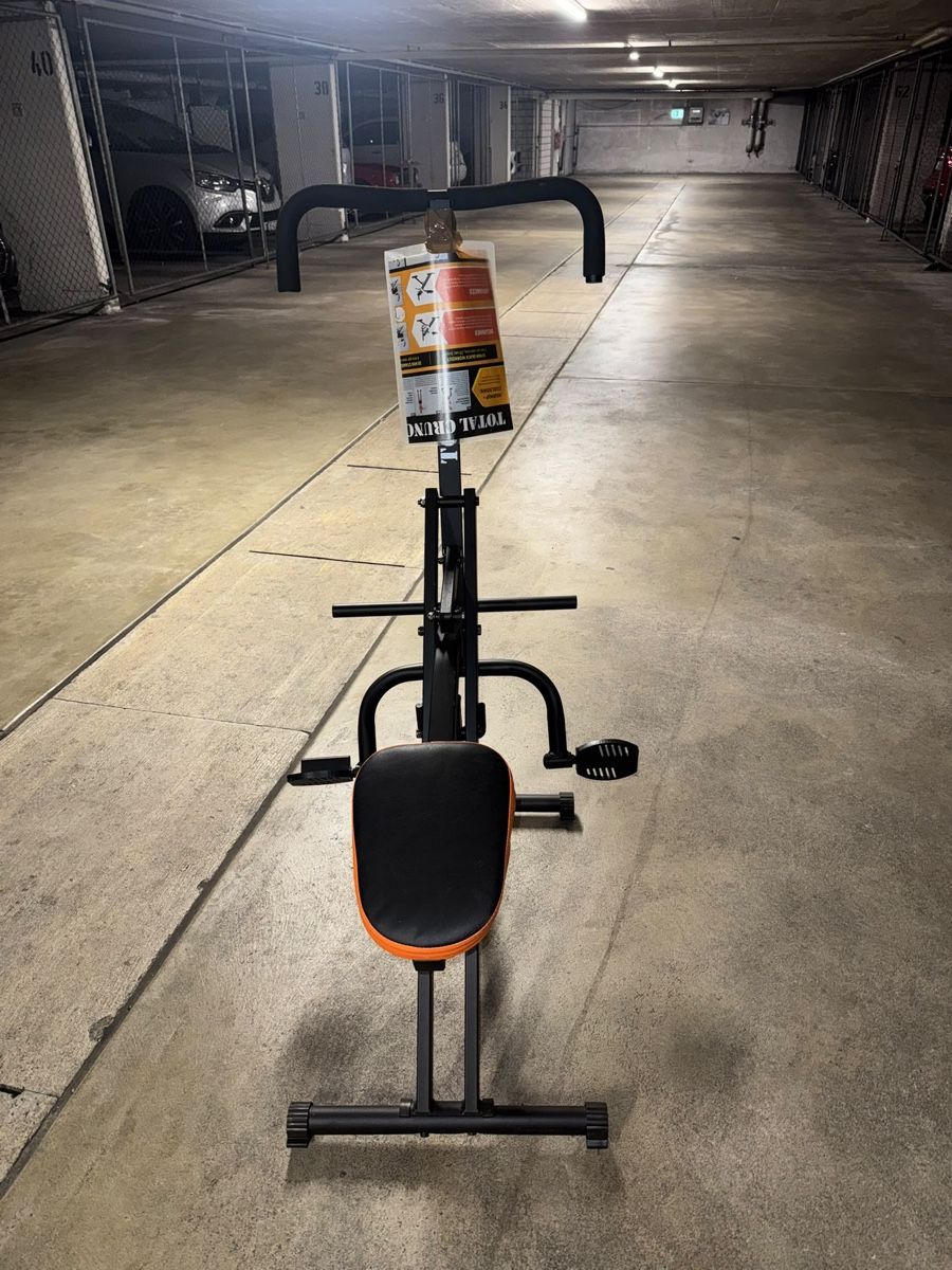 Vélos d'appartement: Ganzkörper-Trainingsgerät Total Crunch – Neuf (Voir description) à Reinach AG par Undercover162 1