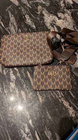 Tasche und kleiner Geldbeutel