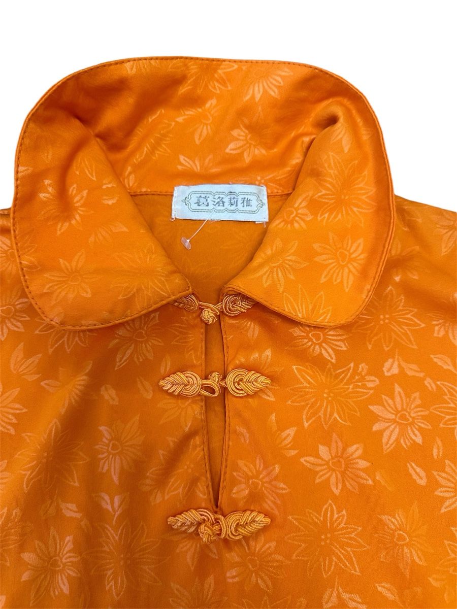 Top: Orange Mandarin Collar Floral Blouse – Usato da Buochs venduto da zukkias 1