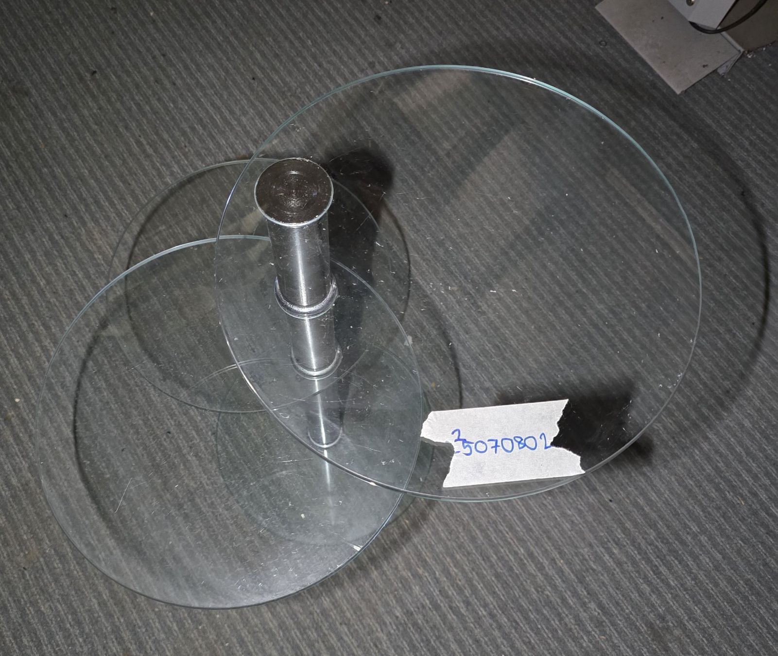 Tische: Beistelltisch mit 3 Glasplatten rund – Gebraucht aus Rorschacherberg von snOOpydOg11 1
