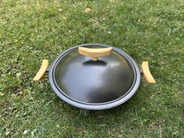 Spring cast iron wok
