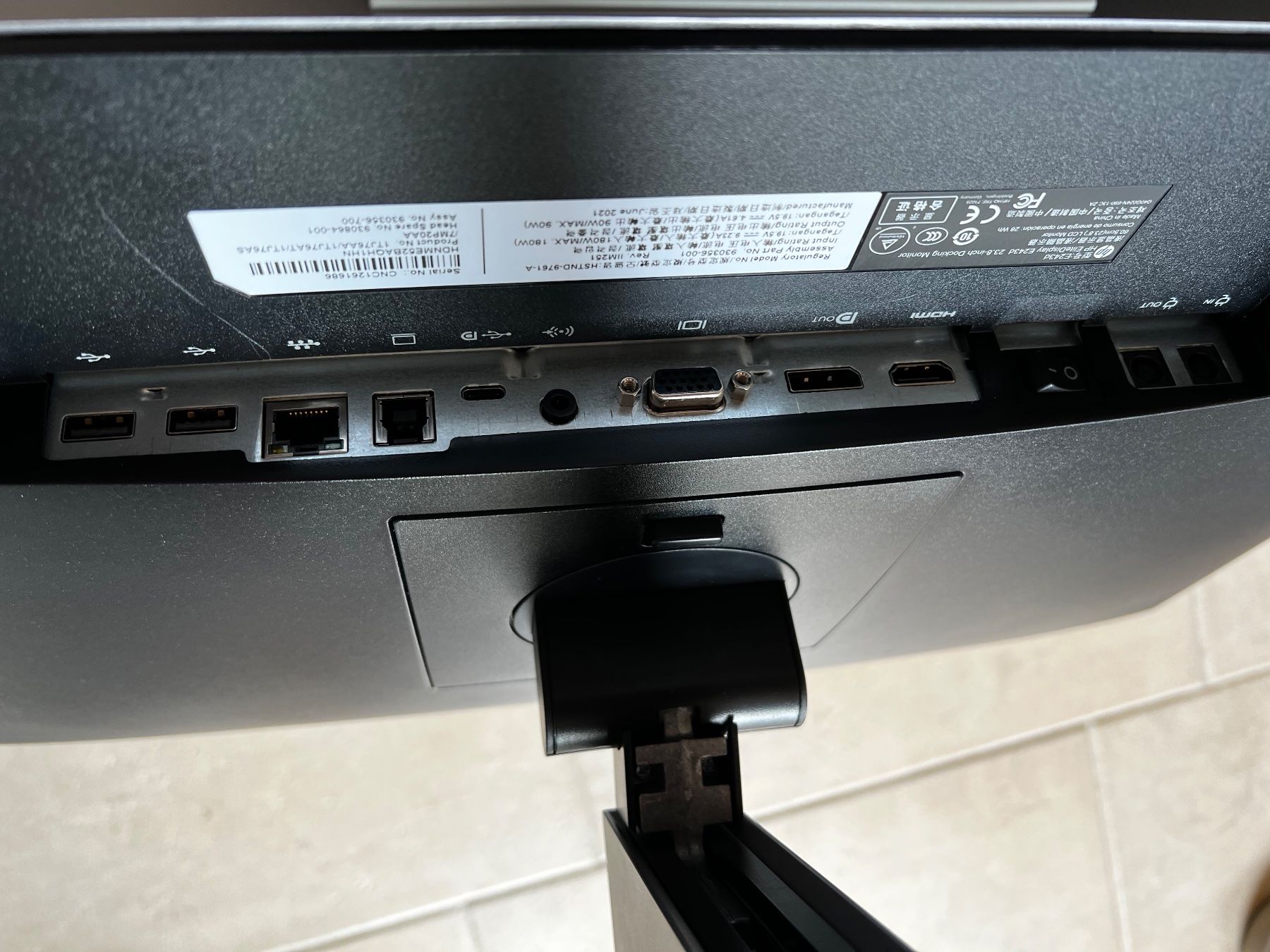 Hewlett Packard Monitor: HP EliteDisplay E243d – Nuovo (secondo la descrizione) da Maur venduto da Mercedes_fl 2
