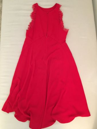 Kleid rot mit Spitzendetails Grösse 34