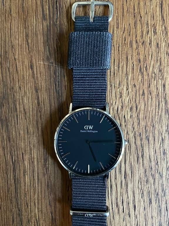 Orologi: Daniel Welllington Uhr mit Stoffband – Usato da Luzern venduto da _Luccer 1