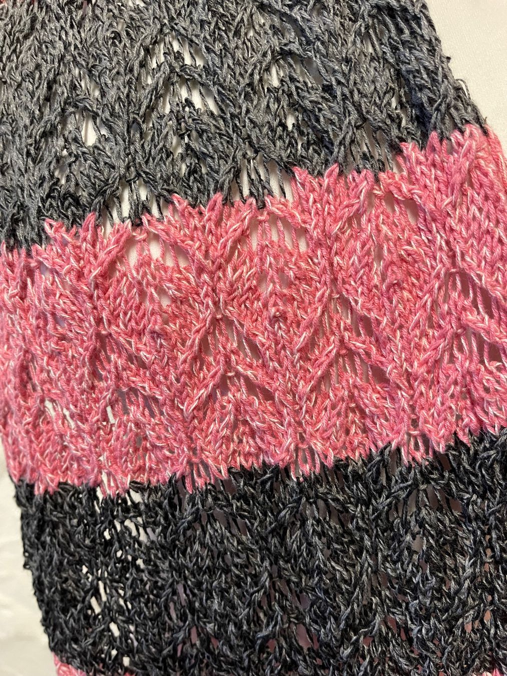 Foulard & Sciarpe: Schal, rot/grau – Nuovo (secondo la descrizione) da Urnäsch venduto da pas_5r9c 2