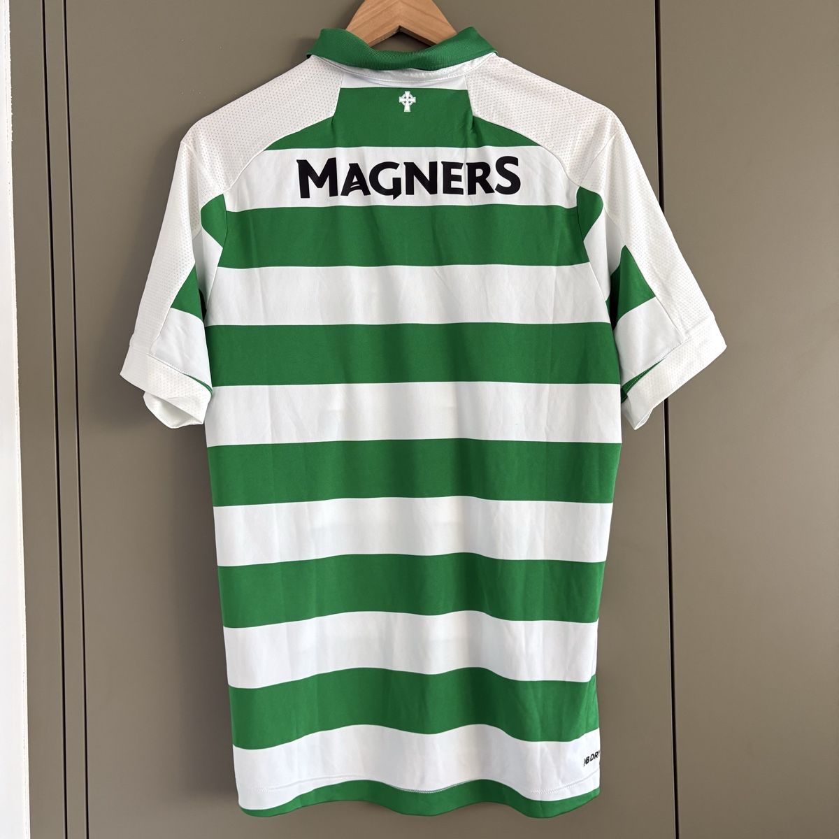 New Balance Canottiere & Pantaloni: Celtic Glasgow Trikot New Balance – Usato da Winterthur venduto da LaBodega 5
