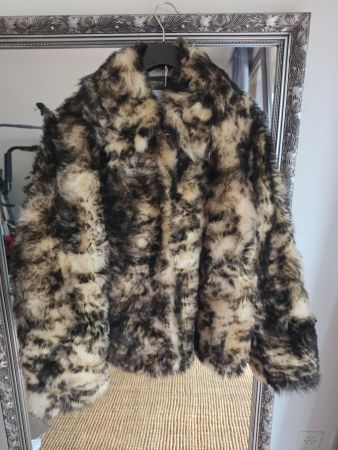 Giacca in shearling COS con stampa maculata taglia