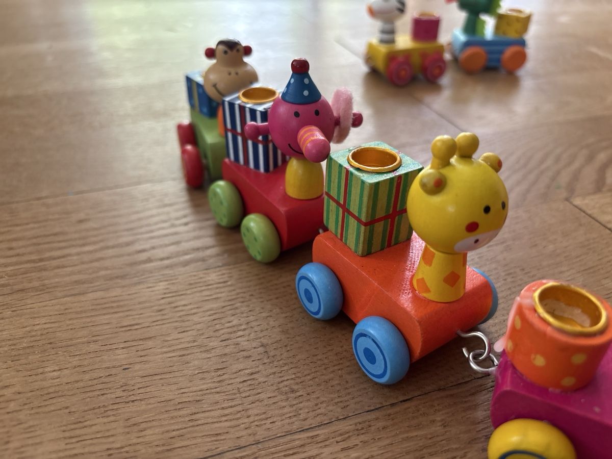 Tutte le decorazioni: Geburtstagszug Tiere mit Kerzenhalter – Usato da Winterthur venduto da Pulator 3