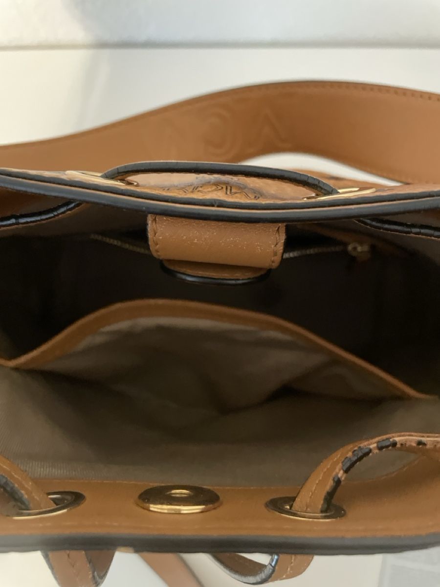 Mcm Borse da donna: MCM Beuteltasche braun Logo Muster gebraucht – Usato da Holderbank AG venduto da Hallo104 5