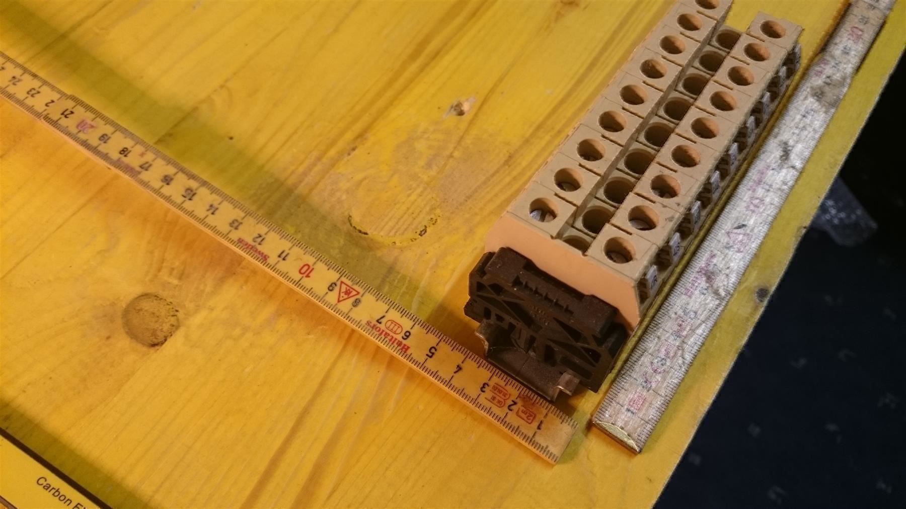 Alimentazione elettrica: Reihen Elektroklemmen – Usato da Glarus venduto da Mdelphi 1