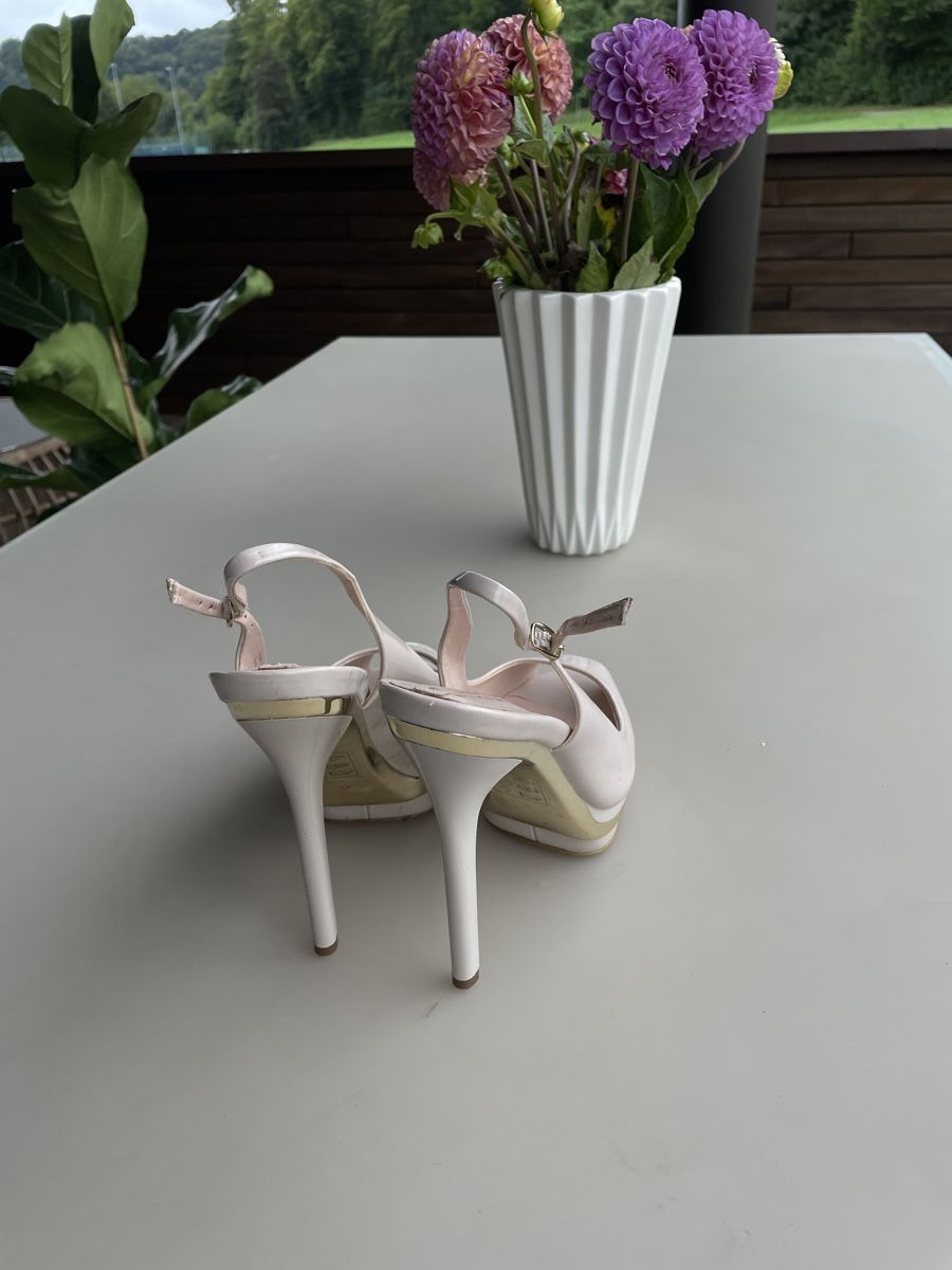 Guess Scarpe da donna: High heel shoes  – Usato da Baden venduto da TopOftheBest 2