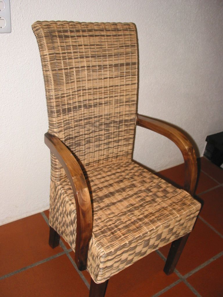 Stühle: Flechtstuhl, Stuhl mit Armlehnen – Gebraucht aus Rickenbach SZ von Frickler 1