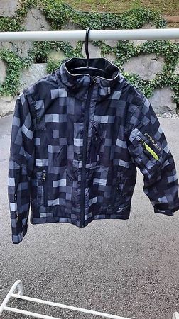 Diverses vestes de ski enfant