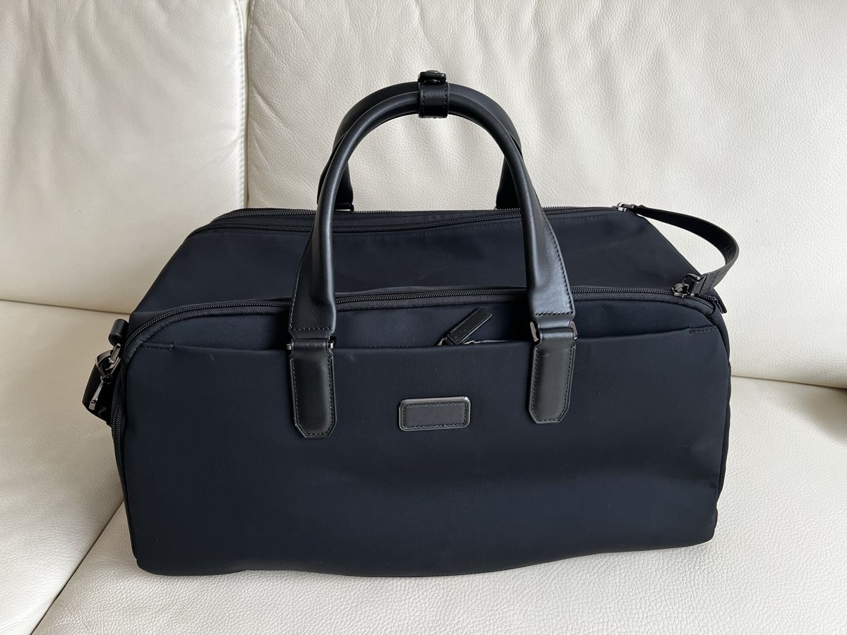 Tumi Borse: Tumi „Harrison Port Weekend Duffel“ – Nuovo (secondo la descrizione) da Niederwangen BE venduto da KFI
