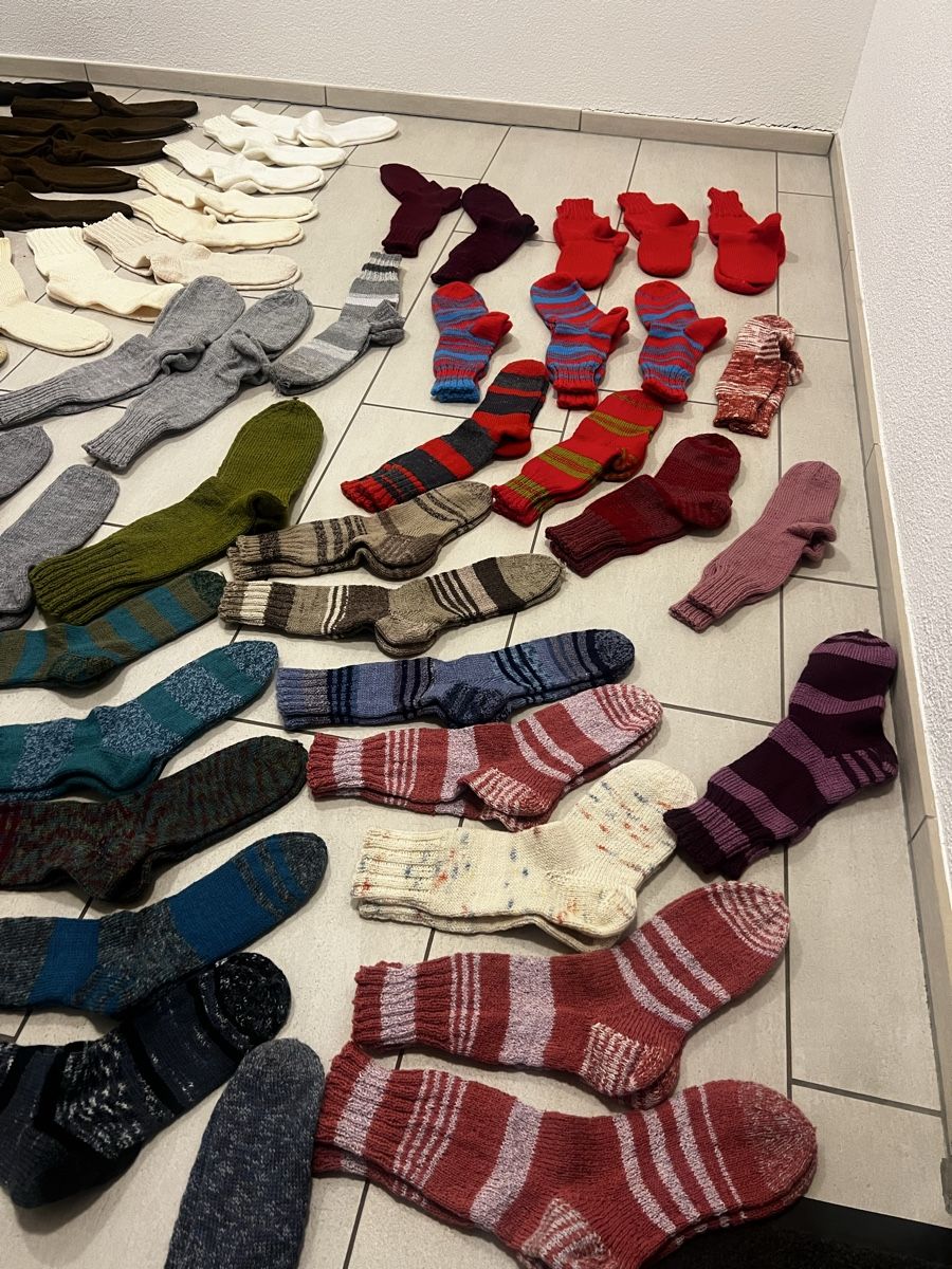 Socken: Handgestrickte Wollsocken – Neu und originalverpackt aus Bülach von Cucculi 2