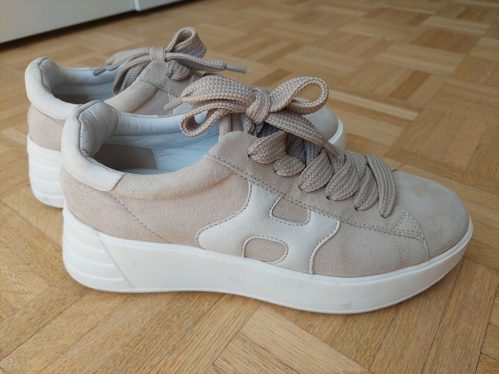 Hogan Damenschuhe: Hogan Sneaker Gr. 38 Beige/Weiss – Gebraucht aus Flims Dorf von Truemorish 2
