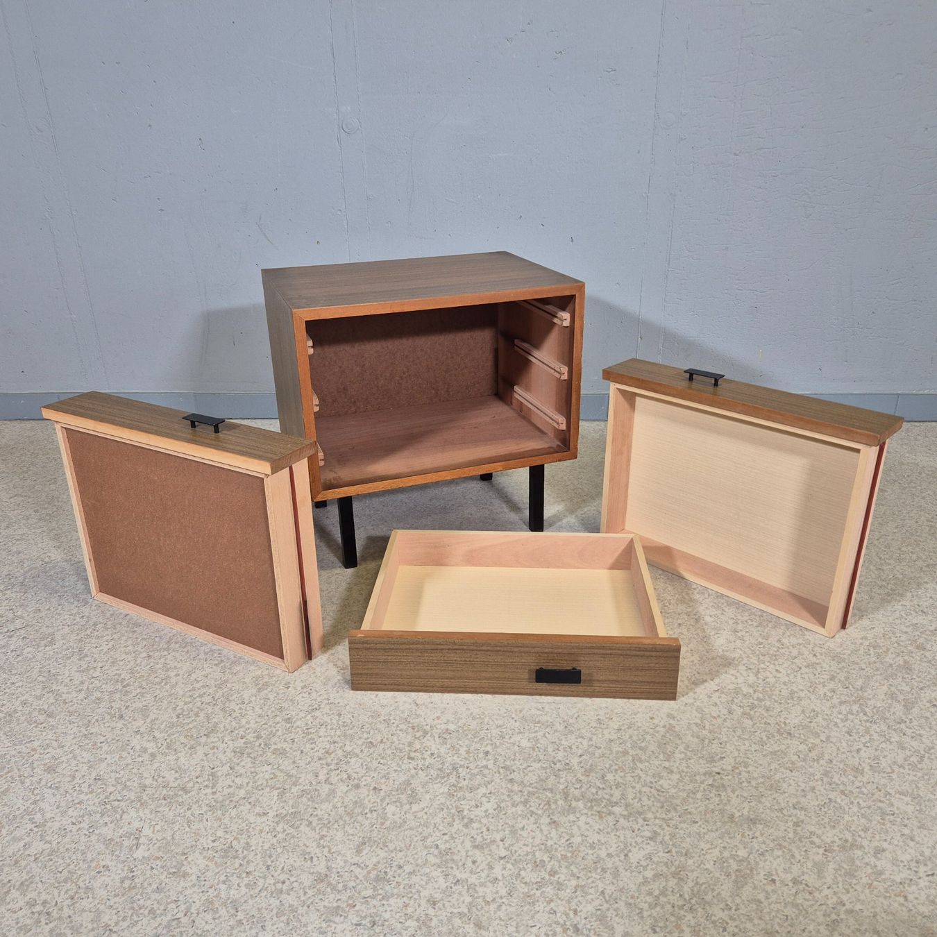 Cassettiere: 1970 Nachttisch Bedside Table Kommode Schubladenkommode – Usato da Nottwil venduto da Wondewa-Shop 6
