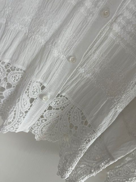 Blusen: Bluse weiss mit Spitzen one size – Gebraucht aus Aesch ZH von niro007 3