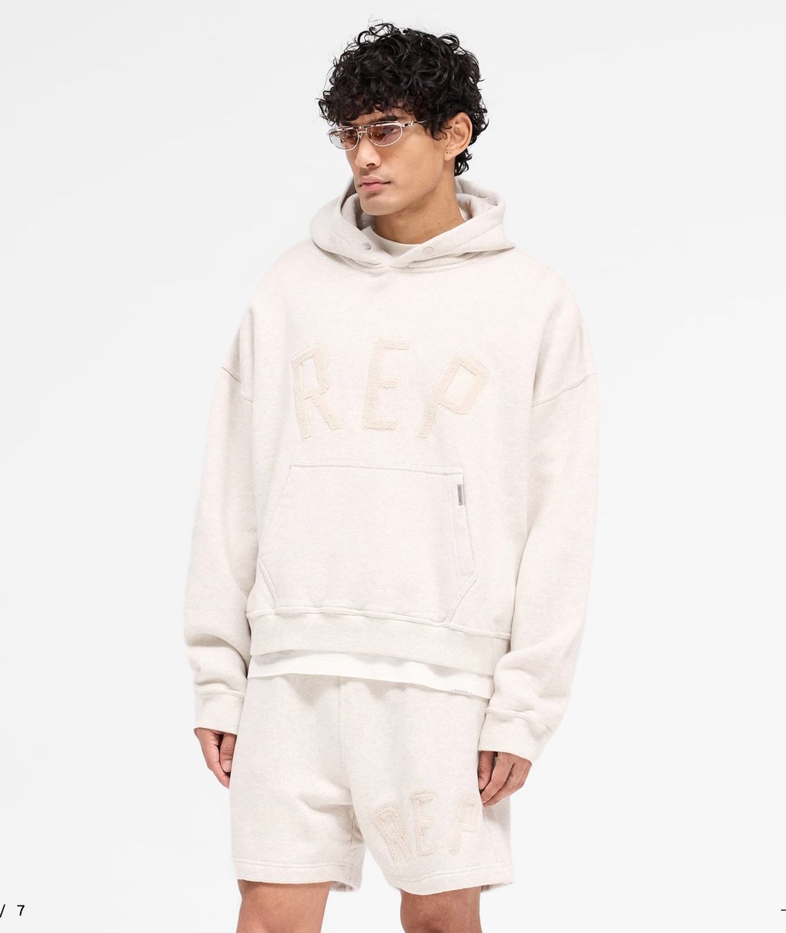 Represent Maglioni & Felpe: Represent Applique Hoodie Cream – Nuovo e nell'imballaggio originale da Stadel venduto da jeremiekel