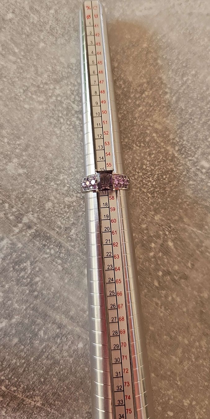 Anelli: Eleganter Ring mit lila Stein, Grösse 58, ideales Geschenk – Usato da Herzogenbuchsee venduto da tgi_rln7